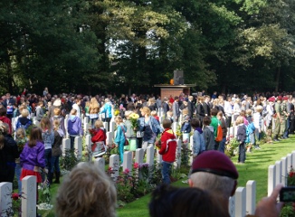 在线轰炸机电话软件